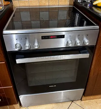Siemens electric cooker with glass-ceramic hob