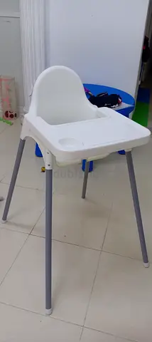 Simple white baby high chair with tray — good condition