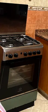 Indesit freestanding gas stove with oven - good working condition