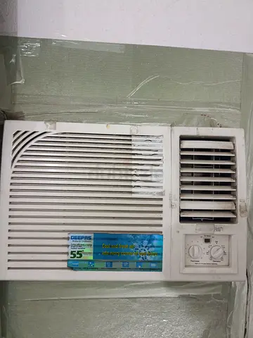Used Window Air Conditioner 1.5-2 Ton (Geepas) - Working