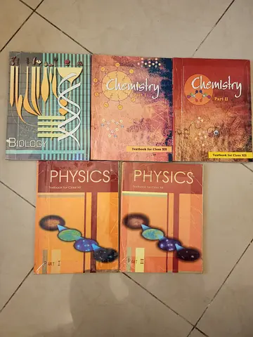 Grade 12 school Textbooks: Chemistry, Physics (x2) and Biology