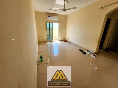 مساحة كبيرة وواسعة | بلكونة بإطلالة مفتوحة | موقع حيوي ومميز قريب من جميع الخدمات والمرافق | تصميم عملي ومريح | فرصة إيجار مميزة بسعر ممتاز