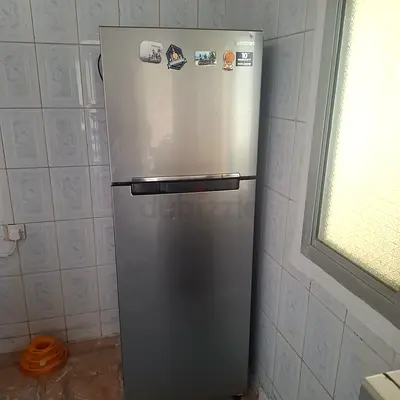 Samsung Silver Top Freezer Refrigerator - Good Condition