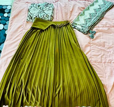 LADIES FORMAL SET IN EXCELLENT CONDITION - 50 Dhs only