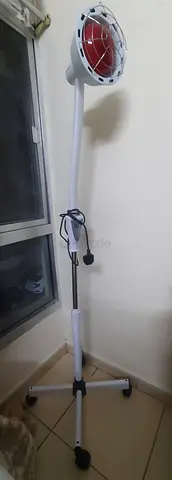 Standing Infrared Heat Lamp on Adjustable Tripod - Works Well