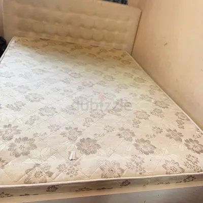 Queen bed for Emergency give