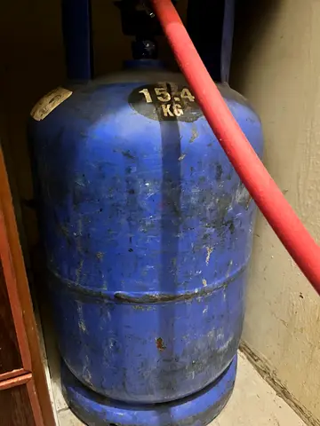 Gas