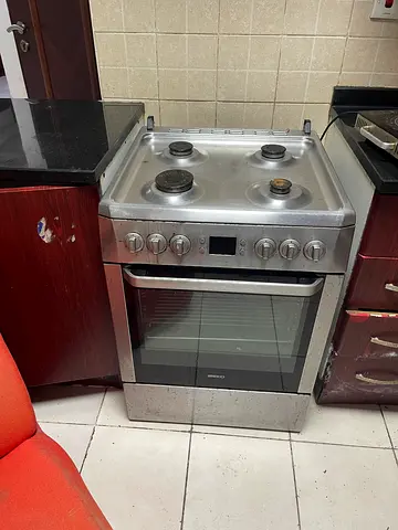 Used freestanding gas oven with four burners - good working condition