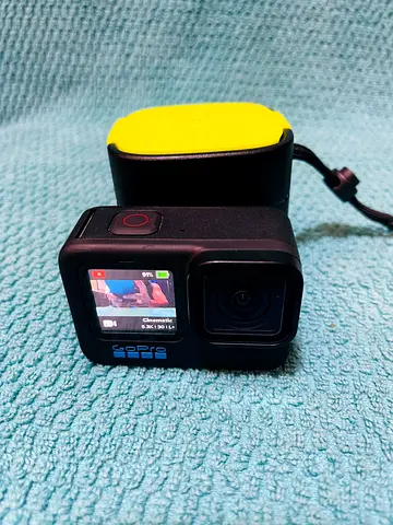 GoPro 11 Action Camera with 2 extra battery and fast charginvase  - good working condition