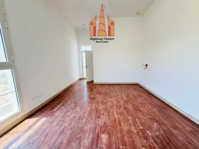 Spacious 5Bhk with 3 Master Bedrooms Maids/Laundry Parking