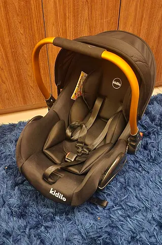 Kidilo infant car seat / baby carrier - good condition