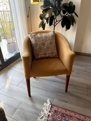 Beige Velvet Accent Armchair with Wooden Legs - Good Condition 2 pieces