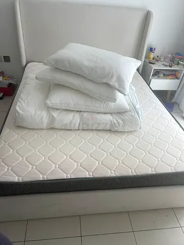 Comfortable high quality Queens Size Bed with Headboard and Mattress