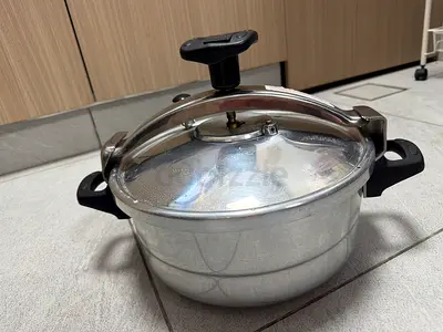 pressure cooker