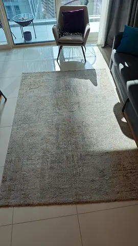 Light neutral modern area rug - 160x230 cm (approx), excellent condition, no smoking or pets
