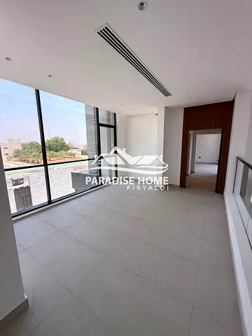Spacious 1 Bedroom Hall Walking Distance to the Beach