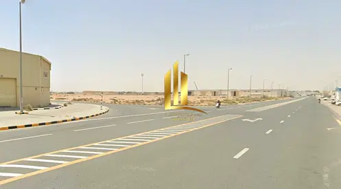 أرض صناعية "زاوية" للبيع في الصجعة!