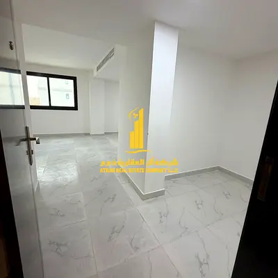 ستوديو مميز للإيجار السنوي في بناية جديدة، مناسب للعائلات، تشطيب ممتاز وموقع هادئ وقريب من جميع الخدمات