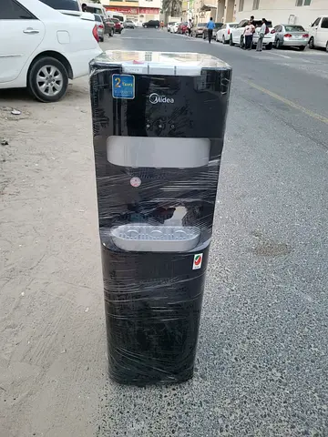 Bottom load water dispenser