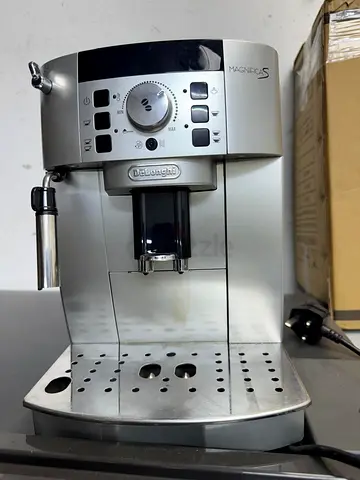 DeLonghi Magnifica S Automatic Espresso Machine - Used