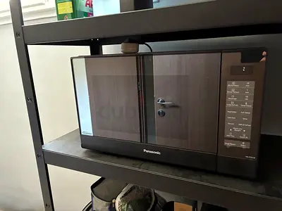 Panasonic countertop microwave oven - good working condition