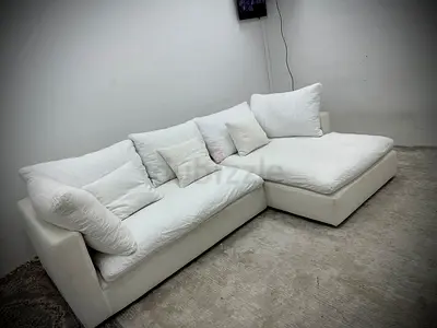 Like new condition the one lshape sofa