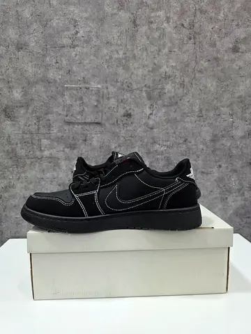 Nike Air Jordan - Travis Scott edition sneaker/shoes