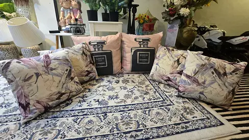BRAND NEW BEAUTIFUL LUXURY HOME CENTER CUSHIONS FOR SALE