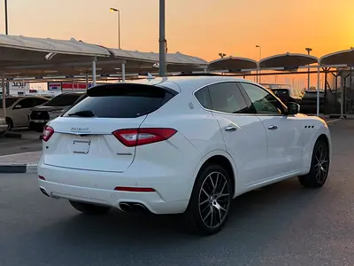 2018 Maserati LEVANTE photo 4