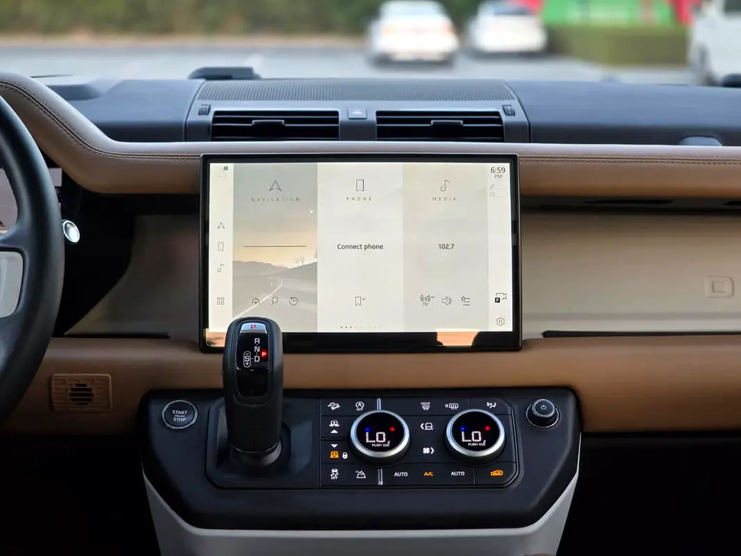 Land Rover Defender 2025
