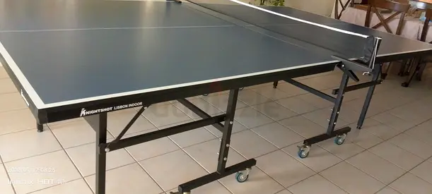 Foldable indoor table tennis / ping pong table - good condition