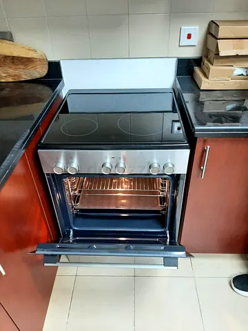 Bosch electric ceramic cooker 4 hubs