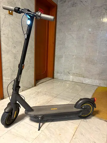 Ninebot KickScooter MAX G30 by Segway