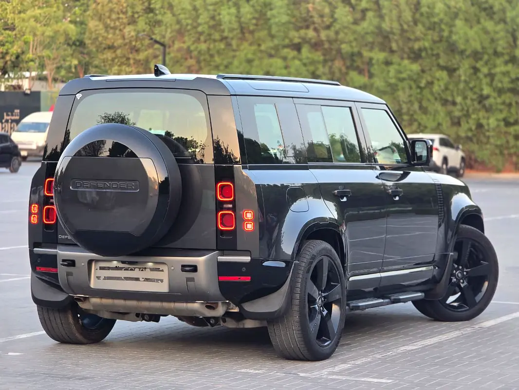 Land Rover Defender 2025