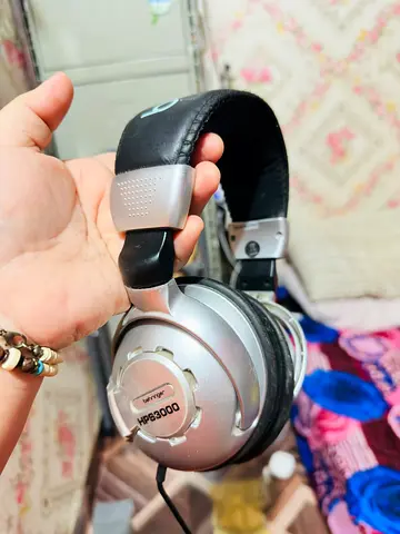 Behringer hps3000 studio headphones