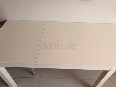 White extendable dining table