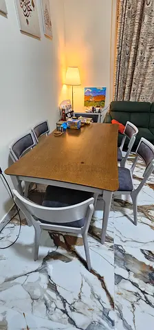 Wooden Dining Table with 6 Chairs - Good Condition