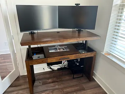 LG 32” UltraFine Ergo 4K 32UN880-B Monitors – Like New Condition