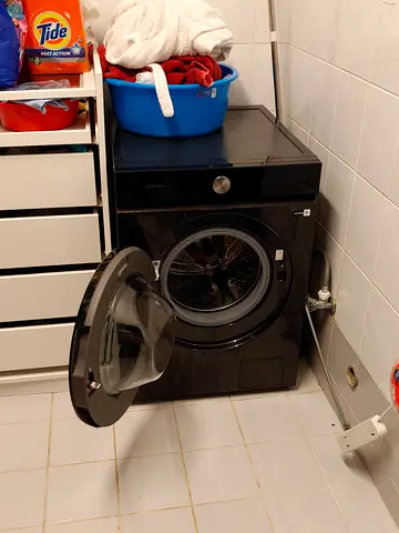 Samsung Brand new bought it 2 months back Front-load AI washing machine and dryer