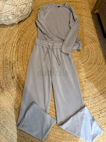 Light grey sweatshirt and joggers set - Size s - m (casual lounge set)