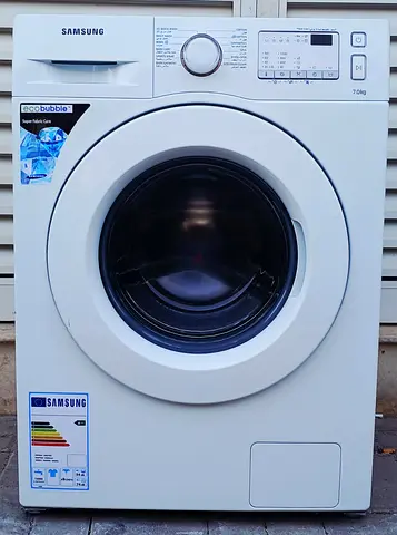 With good condition SAMSUNG washing machine 7kg front load