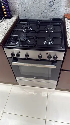 Stainless Steel 4-Burner Gas Cooker with Oven - excellent Condition