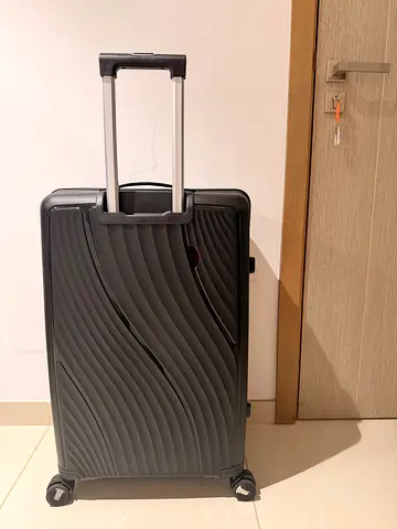 Large Hard Shell Suitcase 30” | 4 Wheels | TSA Lock | Excellent Condition