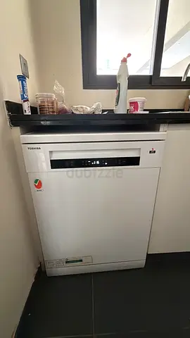 Toshiba freestanding dishwasher in excellent working condition