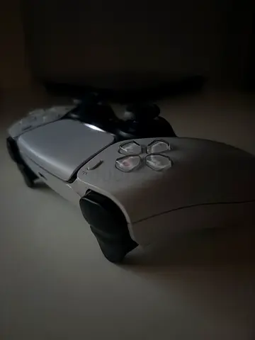 PS5 controller (white)