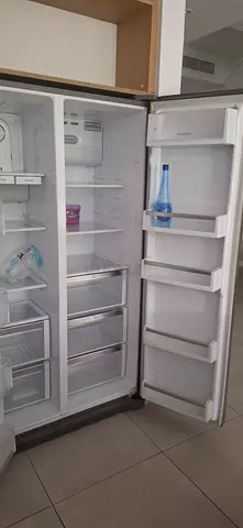 Large double-door refrigerator / freezer
