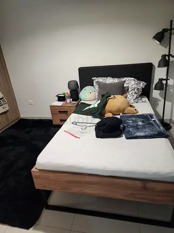 Single wooden bed set