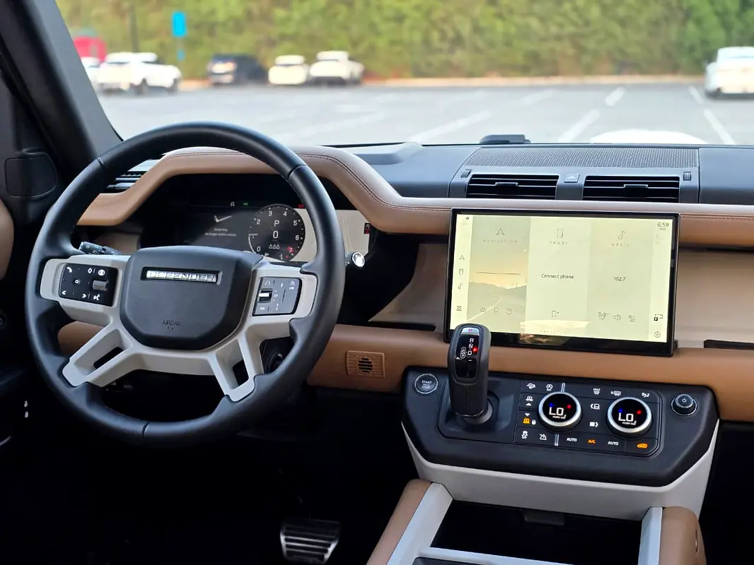 Land Rover Defender 2025
