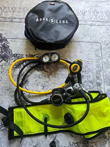 Aqua Lung Scuba Regulator Set with Octopus, Gauges and BCD Inflator