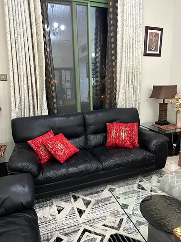 Black Leather 3-Seater + 2 Seater Sofa in Good Condition